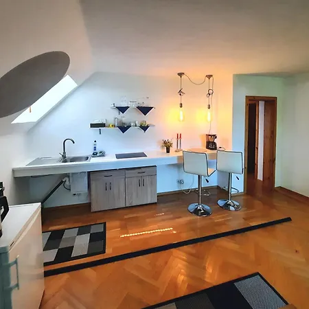 View For Two, Near Berlin 조이텐