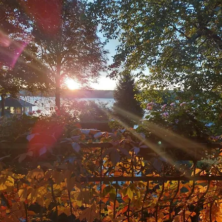 View For Two, Near Berlin 조이텐